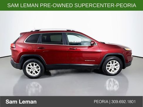 Used 2018 Jeep Cherokee Latitude w/ Cold Weather Group image 8