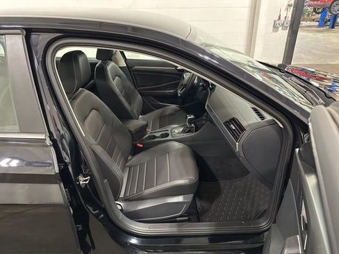 Used 2024 Volkswagen Jetta SE image 13