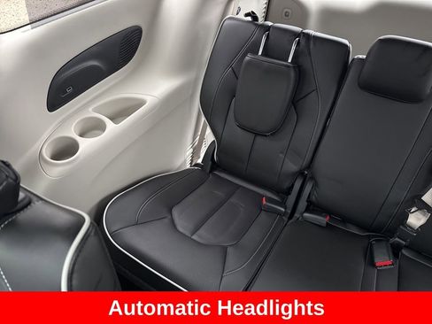 Used 2024 Chrysler Pacifica Limited image 20