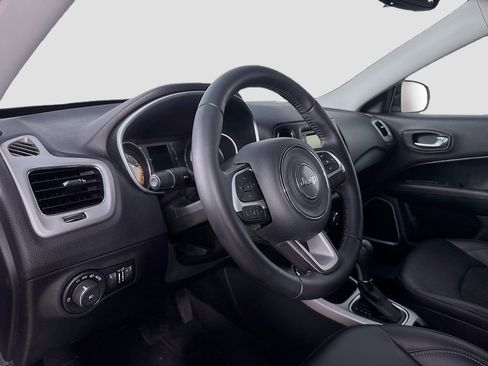 Used 2018 Jeep Compass Latitude w/ Safe & Security Group FWD image 10