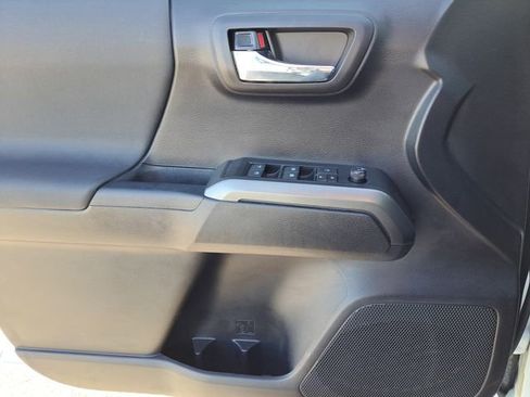 Used 2020 Toyota Tacoma TRD Sport w/ Technology Package image 16