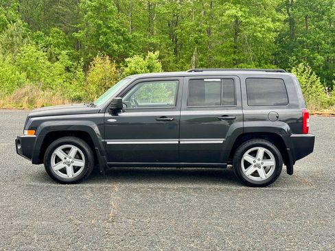 Used 2010 Jeep Patriot Latitude AWD/4WD image 9