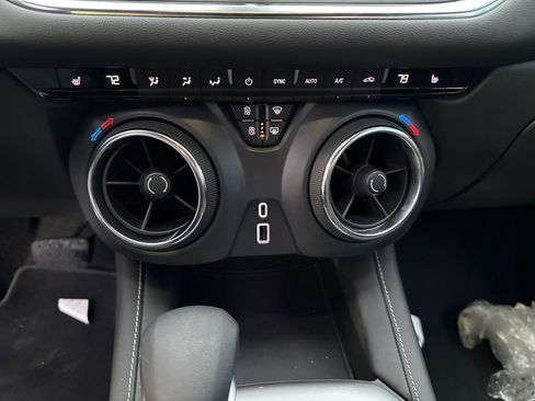Used 2025 Chevrolet Blazer LT image 23
