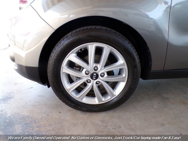 Used 2017 Kia Soul + FWD image 46