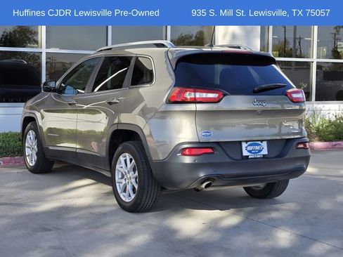 Certified 2017 Jeep Cherokee Latitude w/ Safety/Convenience Group image 5