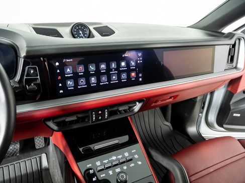 Certified 2024 Porsche Cayenne Coupe image 13