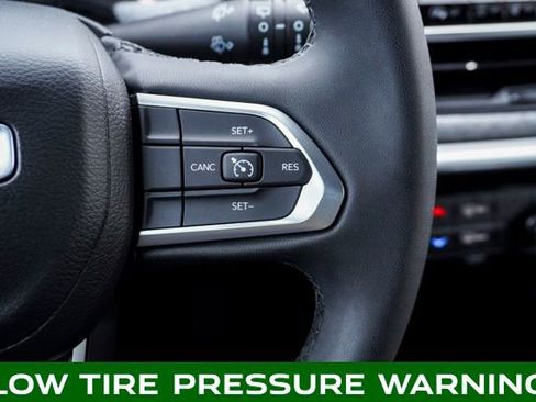 Used 2023 Jeep Compass Latitude image 19