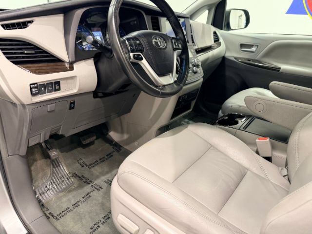 Used 2017 Toyota Sienna XLE w/ XLE Navigation Package FWD image 28