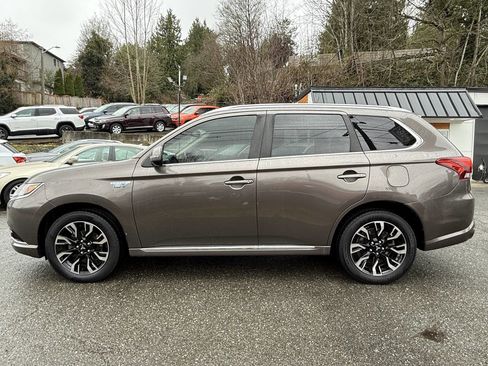 Used 2018 Mitsubishi Outlander SEL image 2