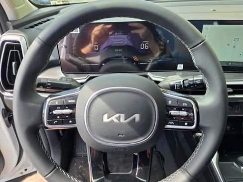 Used 2025 Kia Sorento S image 30
