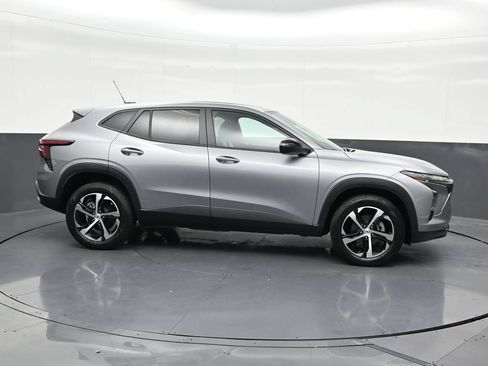 Used 2024 Chevrolet Trax RS FWD image 7