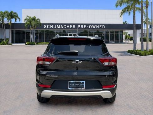 Used 2021 Chevrolet TrailBlazer LT w/ Premium Seating Package FWD image 6