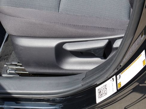 Used 2025 Toyota Prius LE FWD image 22