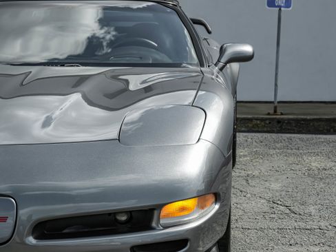 Used 2004 Chevrolet Corvette Convertible w/ Preferred Equipment Group image 37