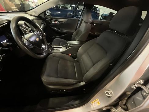 Used 2017 Chevrolet Malibu LT FWD image 5