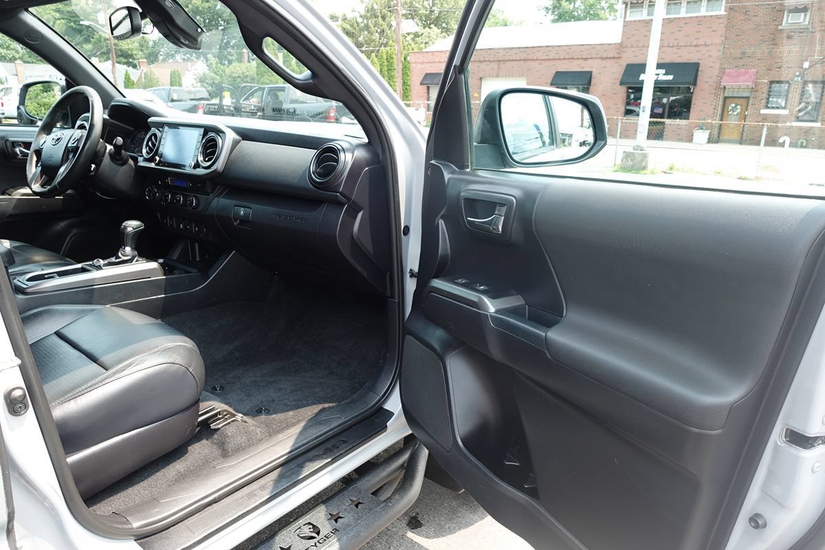 Used 2020 Toyota Tacoma TRD Off-Road AWD/4WD image 33