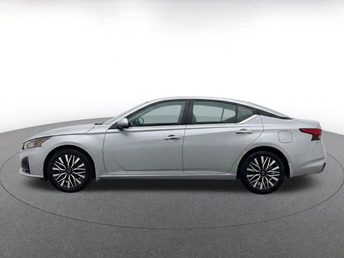 Used 2025 Nissan Altima 2.5 SV FWD image 4
