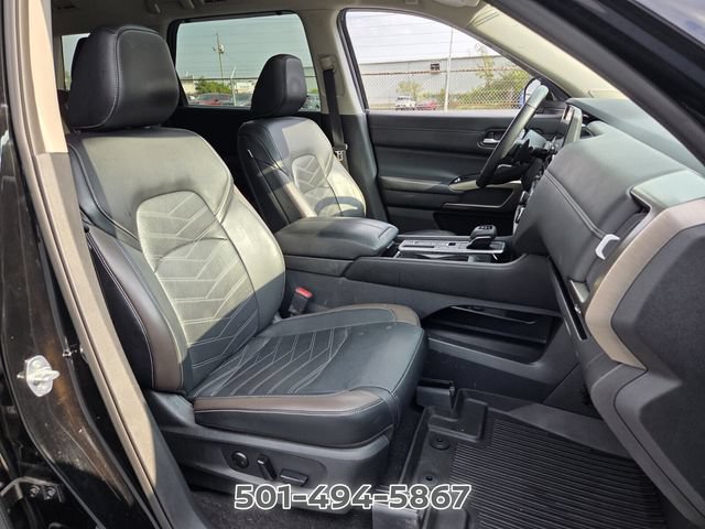 Used 2024 Nissan Pathfinder Platinum w/ Lighting Package (N92) FWD image 14