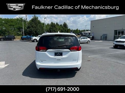 Used 2020 Chrysler Pacifica Limited w/ Advanced Safetytec Group FWD image 7