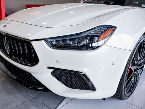 Used 2022 Maserati Ghibli Modena image 11