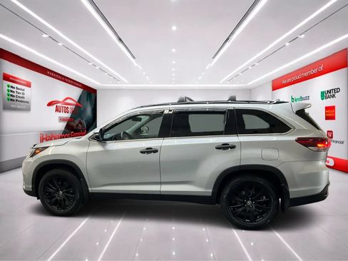 Used 2019 Toyota Highlander SE AWD/4WD image 4