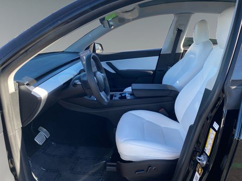 Used 2022 Tesla Model Y Performance AWD/4WD image 9