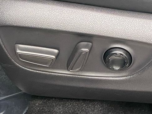 Used 2021 Toyota Venza XLE w/ Softex Package image 15