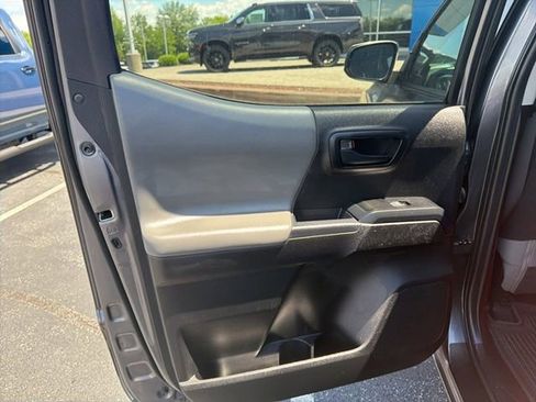 Used 2022 Toyota Tacoma SR w/ SR Convenience Package RWD image 21