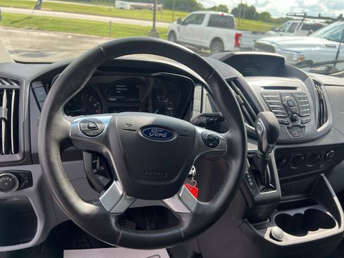 Used 2018 Ford Transit 150 XLT image 9