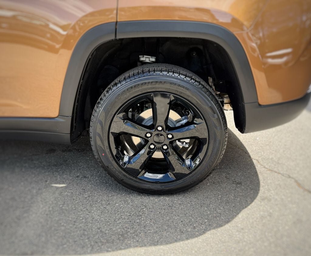 New 2026 Jeep Grand Cherokee Limited w/ Limited Altitude Package AWD/4WD image 8