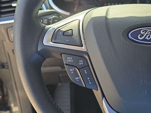 Used 2018 Ford Edge Titanium w/ Equipment Group 302A AWD/4WD image 32