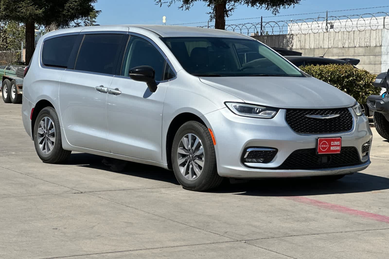 Used 2024 Chrysler Pacifica Limited FWD image 10