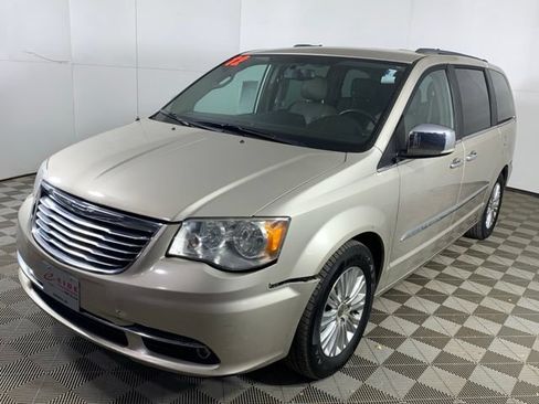 Used 2012 Chrysler Town & Country Touring-L w/ Premium Group FWD image 12