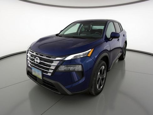 Used 2025 Nissan Rogue SV AWD/4WD image 3