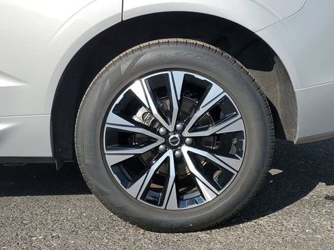 Used 2025 Volvo XC60 B5 Plus image 31