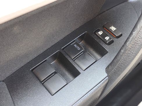 Used 2017 Toyota Corolla LE FWD image 10
