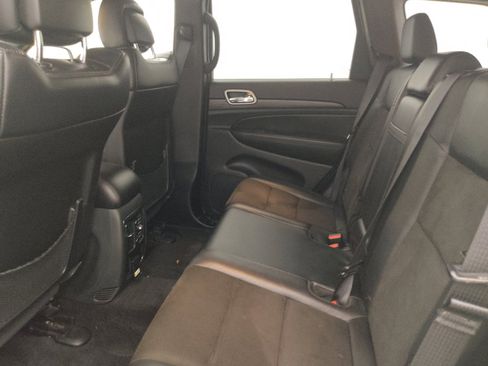 Used 2019 Jeep Grand Cherokee Altitude RWD image 18