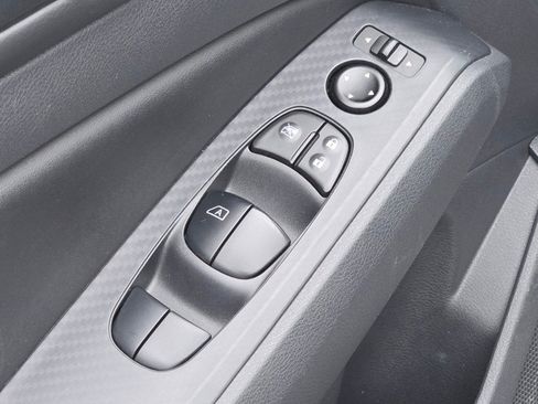 Used 2025 Nissan Altima 2.5 SV FWD image 19