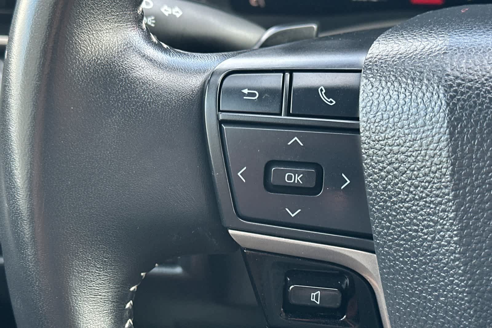 Used 2025 Toyota Camry SE FWD image 29