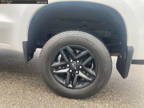 Used 2020 Chevrolet Silverado 1500 Custom Trail Boss w/ Custom Convenience Package AWD/4WD image 9