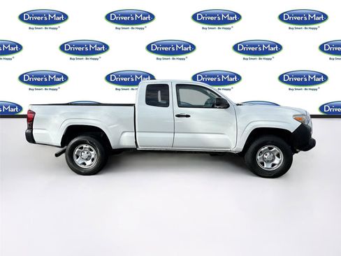 Used 2020 Toyota Tacoma SR image 8