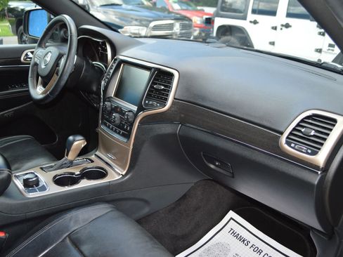 Used 2017 Jeep Grand Cherokee Limited w/ Luxury Group II AWD/4WD image 26