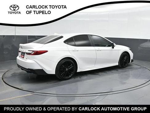 Used 2025 Toyota Camry SE FWD image 3