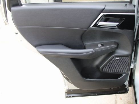 Used 2025 Mitsubishi Outlander SE image 21