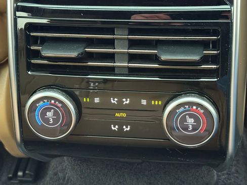 Used 2023 Land Rover Range Rover Long Wheelbase SE image 16