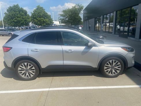 Used 2020 Ford Escape Titanium AWD/4WD image 4