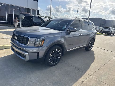 Used 2024 Kia Telluride SX w/ Towing Package FWD image 2
