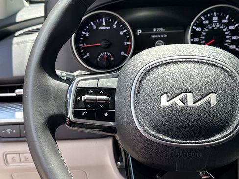 Certified 2024 Kia Carnival LX FWD image 31