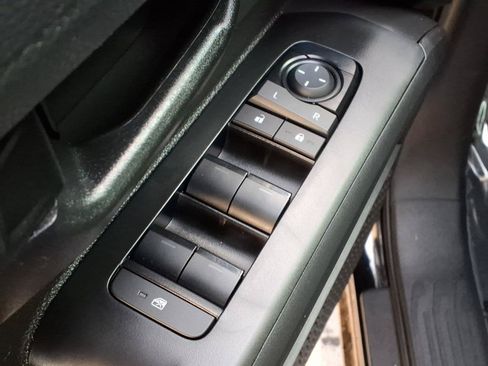 Certified 2025 Toyota Tacoma SR5 AWD/4WD image 13