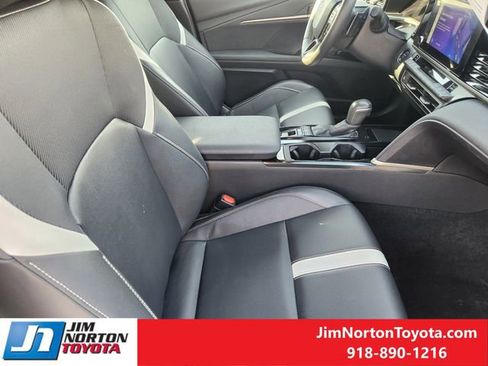 Used 2025 Toyota Camry SE image 14